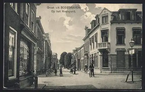AK Bodegraven, Op het Kruispunt, Strassenkreuzung im Zentrum