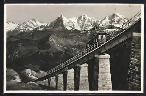AK Niesen-Bahn, Viadukt-Ansicht mit Gipfelpanorama