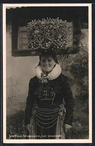 AK Junge Tennenbronnerin in Schwarzwälder Tracht, Portrait