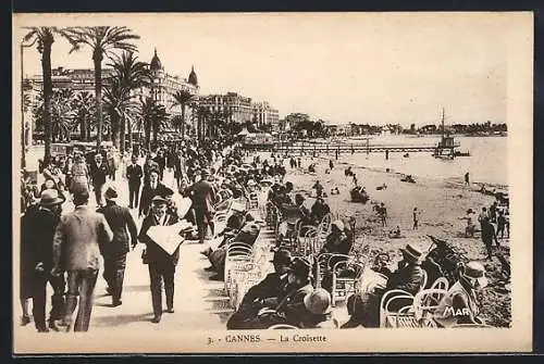 AK Cannes, Promenade animée sur La Croisette et plage animée