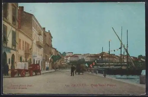 AK Cannes, Quai Saint-Pierre avec bateaux amarrés et passants