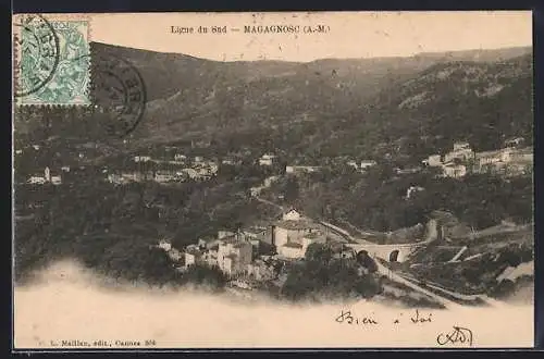 AK Magagnosc, Vue panoramique du village et du viaduc en arrière-plan