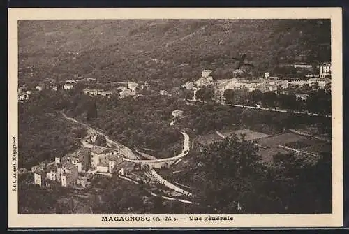 AK Magagnosc, Vue générale du village entouré de collines et de paysages verdoyants
