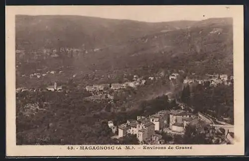 AK Magagnosc, Vue du village entouré de collines