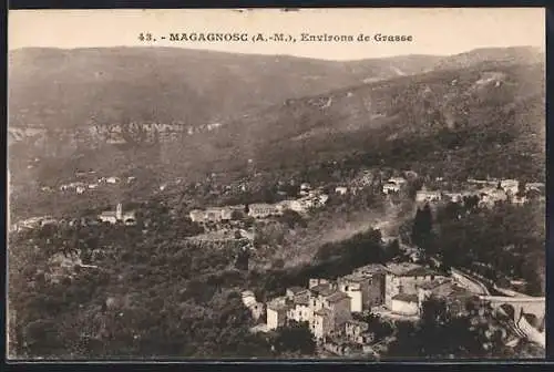 AK Magagnosc, Vue panoramique du village dans les collines environnantes