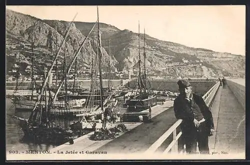 AK Menton, La Jetée et Garavan avec bateaux amarrés