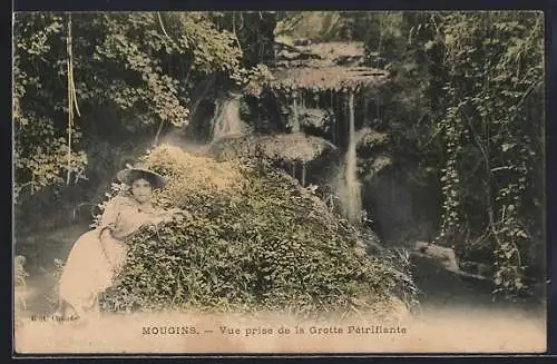 AK Mougins, Vue prise de la Grotte Pétrifiante