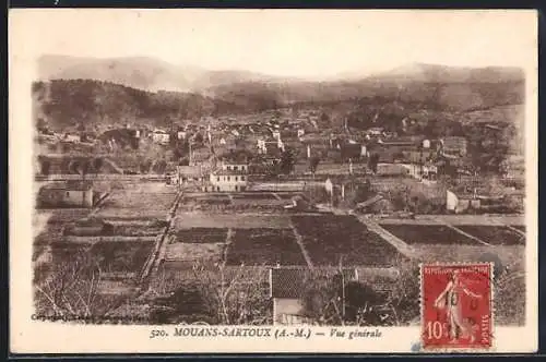 AK Mouans-Sartoux, Vue générale du village et des champs environnants