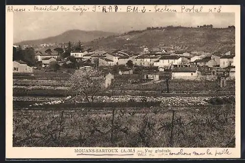 AK Mouans-Sartoux, Vue générale du village et des collines environnantes