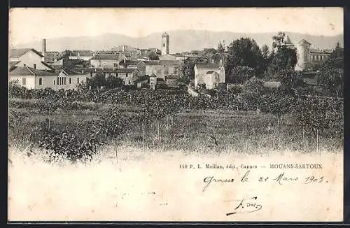 AK Mouans-Sartoux, Vue du village avec clocher et paysage environnant