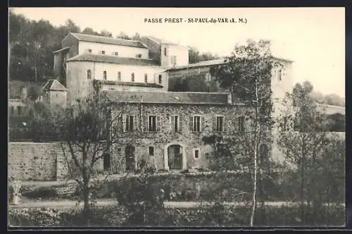 AK Saint-Paul-de-Var, Passe Prest et bâtiments historiques entourés d`arbres