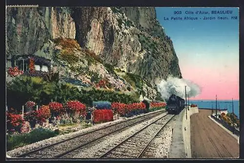 AK Beaulieu, La Petite Afrique, Jardin fleuri avec train passant sur la voie côtière