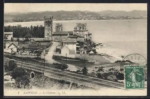 AK Napoule, Le Château en bord de mer avec voie ferrée au premier plan