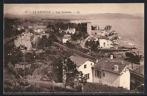 AK La Napoule, Vue générale de la côte et des bâtiments en bord de mer