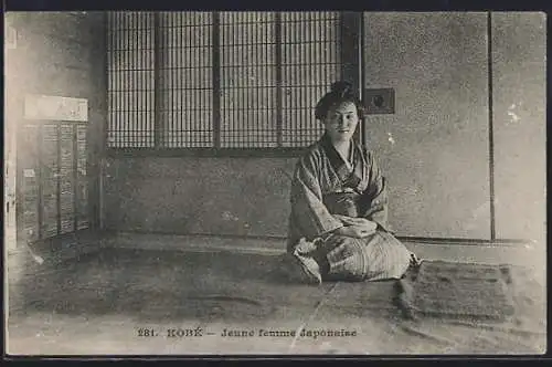 AK Kobé, Jeune femme Japonaise