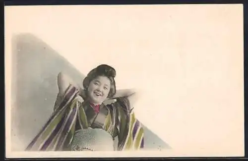AK Lachende junge Japanerin, Portrait