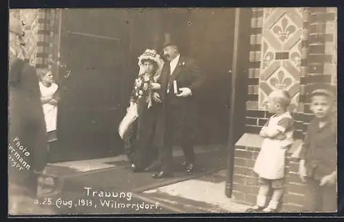 AK Wilmersdorf /Berlin, Trauung 1913, Brautpaar Arm in Arm