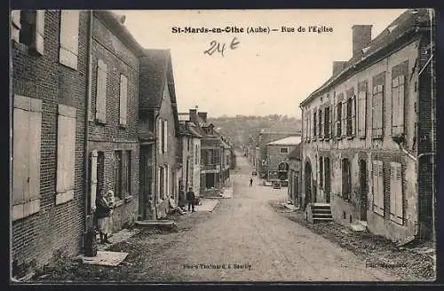 AK Saint-Mards-en-Othe, Rue de l`Église animée avec bâtiments d`époque