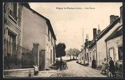 AK Rigny-le-Ferron, Rue Neuve avec habitants et chien devant les maisons
