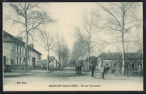 AK Maisons-Blanches, Route Nationale avec passants et bâtiments alignés