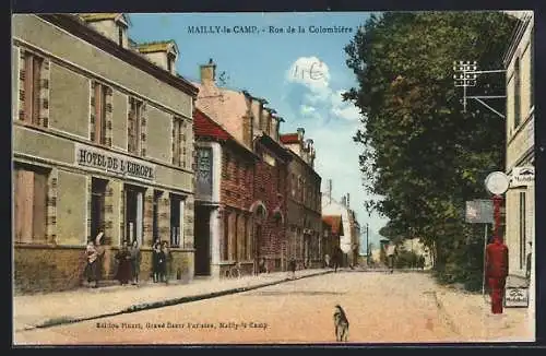 AK Mailly-le-Camp, Rue de la Colombière avec Hôtel de l`Europe et passants