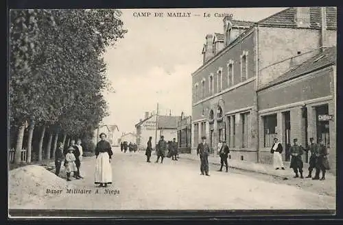 AK Mailly, Le Casino et scène de rue animée avec habitants et soldats
