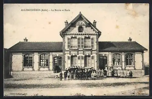 AK Allibaudières, La Mairie et École avec groupe d`enfants devant le bâtiment
