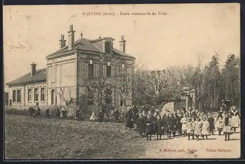 AK St-Julien, École communale de filles et groupe d`élèves devant l`école