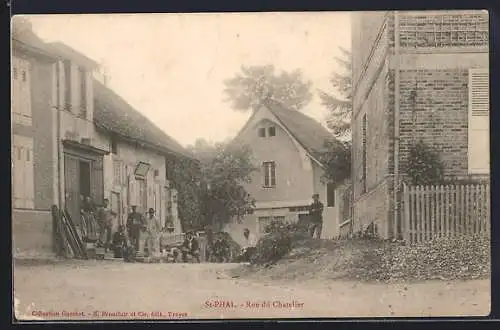 AK St-Phal, Rue du Chatelier animée par des villageois