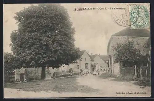 AK Celles-sur-Ource, Le Marronnier et maisons de village