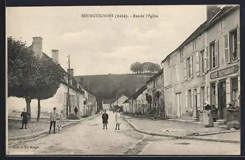 AK Bourguignons, Rue de l`Église avec café et passants