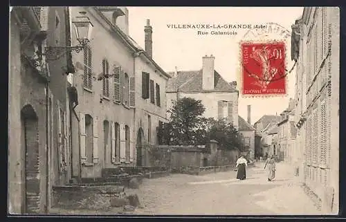 AK Villenauxe-la-Grande, Rue Galantois avec passants du début du XXe siècle