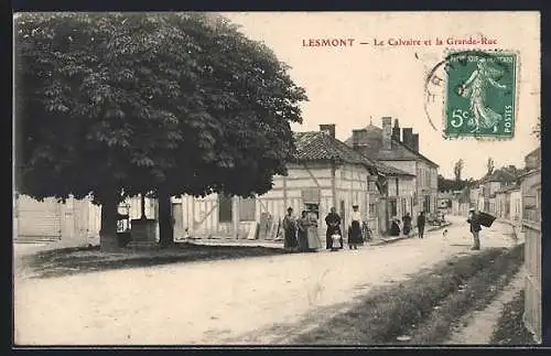 AK Lesmont, Le Calvaire et la Grande-Rue