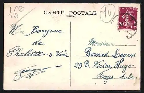 AK Lesmont, Hôtel de l`Aube et rue principale avec passants