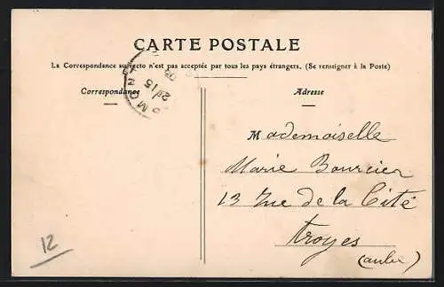 AK Lesmont, La Rue du Pont avec vue sur les maisons et passants