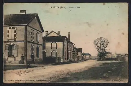 AK Crespy, Grande-Rue avec maisons et arbres