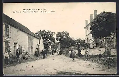 AK Plessis-Mériot, Chemin des Boeufs vers la Route de la Forêt avec villageois en promenade