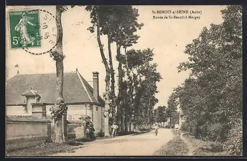 AK St-Benoît-sur-Seine, Route de St-Benoît à Mergey avec arbres alignés et cyclistes