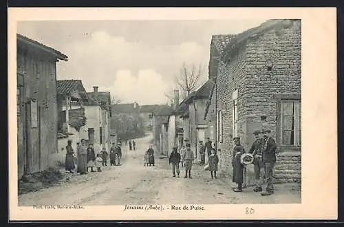 AK Jessains, Rue de Puisé animée par des villageois