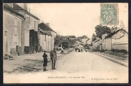 AK Bossancourt, La Grande Rue avec habitants en promenade