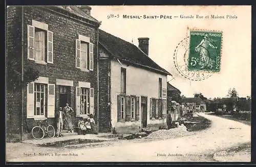 AK Mesnil-Saint-Père, Grande Rue et Maison Pitois