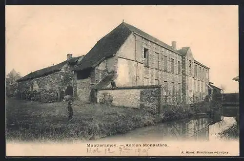 AK Montieramey, Ancien Monastère et son reflet dans l`eau