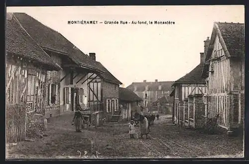AK Montiéramey, Grande Rue, Au fond, le Monastère