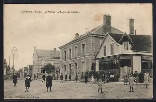 AK Lusigny, La Mairie et L`Ecole des Garcons