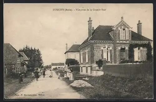AK Lusigny, Vue prise de la Grande Rue