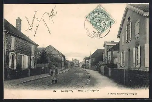 AK Lusigny, Rue principale avec maisons et enfant sur la route