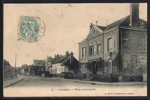AK Lusigny, Rue principale avec bâtiments en briques et maisons alignées