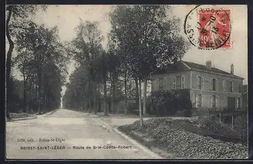 AK Boissy-Saint-Léger, Route de Brie-Comte-Robert avec maison et arbres alignés