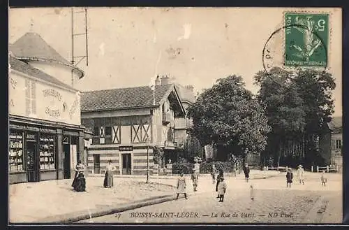 AK Boissy-Saint-Léger, La Rue de Paris animée avec piétons et boutiques