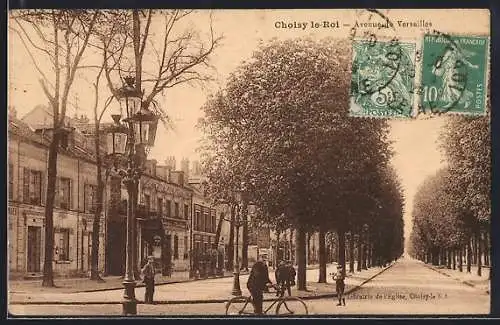 AK Choisy-le-Roi, Avenue de Versailles avec passants et cyclistes